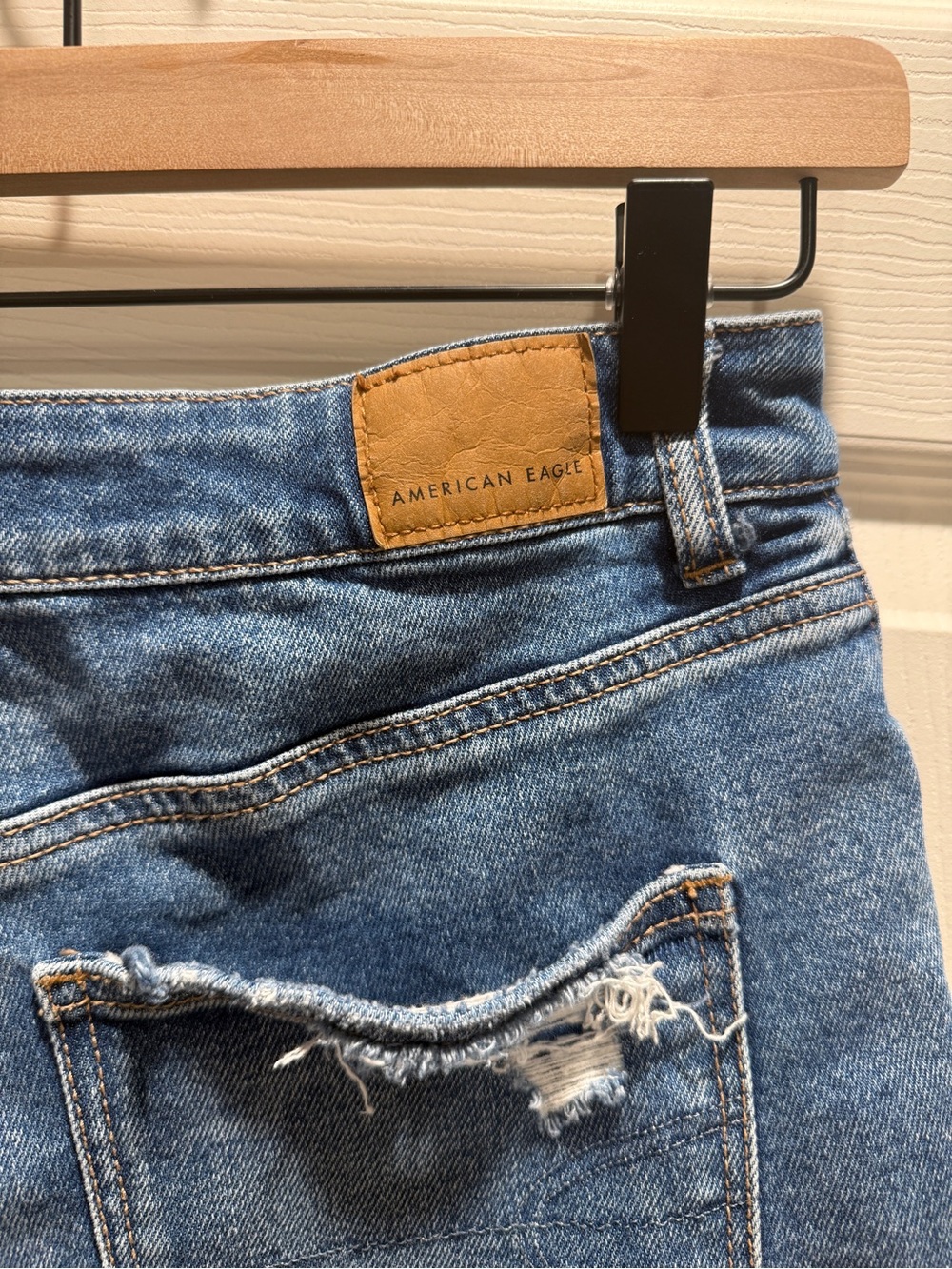 American Eagle Mom Shorts Size 6 Distressed Denim Jean Shorts High Rise Frayed - Picture 9 of 12